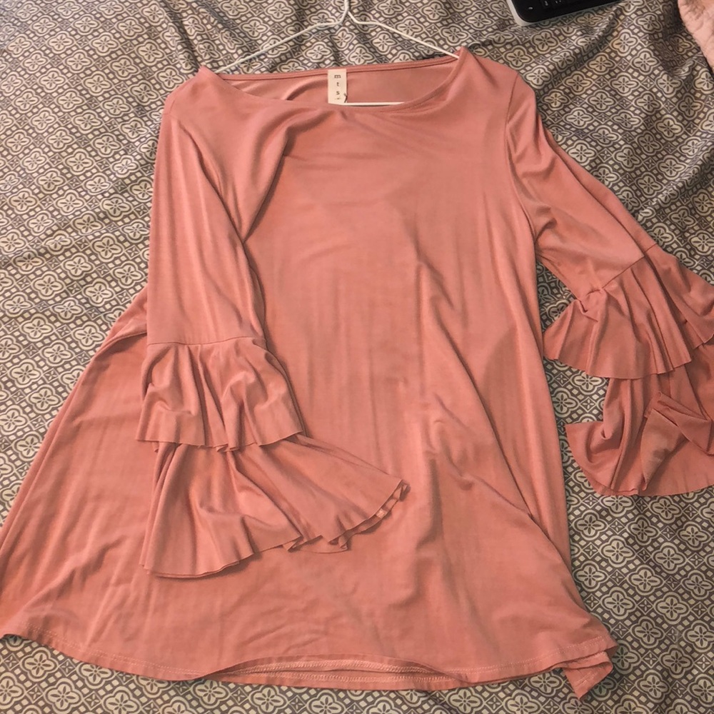 Bell sleeve bottom top